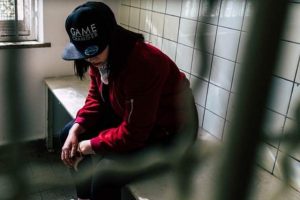 Leia mais sobre o artigo O Que é Agorafobia? Sintomas, Causas, Diagnóstico e Tratamentos.